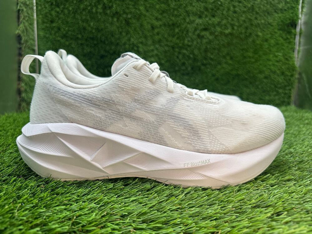 Asics Novablast 5 1012B765 Athletic Sneaker Women's 9 White Jacquard Training
